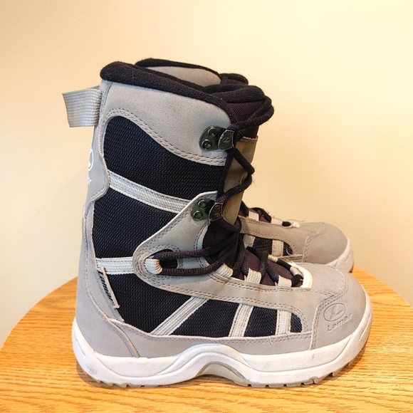 LAMAR AKA linerless junior kids youth snowboard boots size 3 excellent condition
